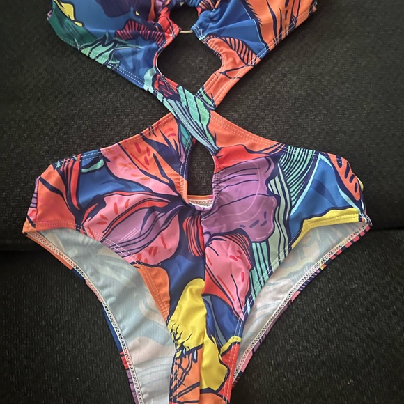 WDIRARA Women's Strapless Cut Out One Piece Swimsuit Tropical Print High - Picture 2 of 6